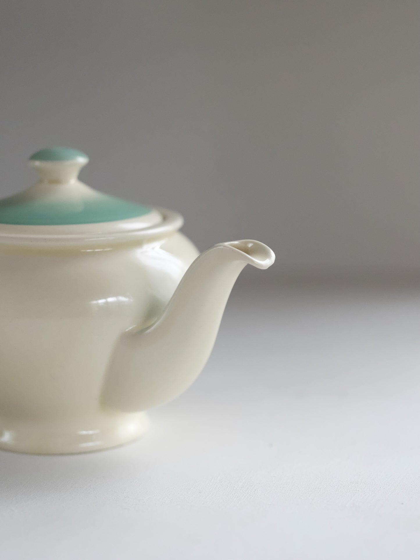 Susie Cooper Teapot “Dresden Spray”- Green, Crown Works Burslem (c.1935–40)